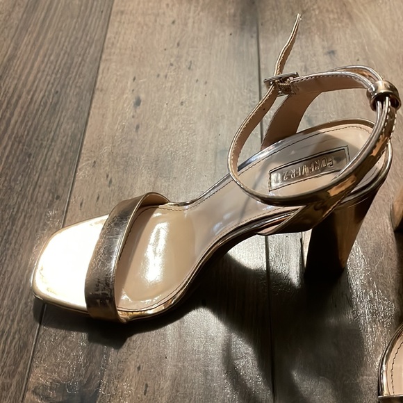 Rose gold sandals - Picture 2 of 4